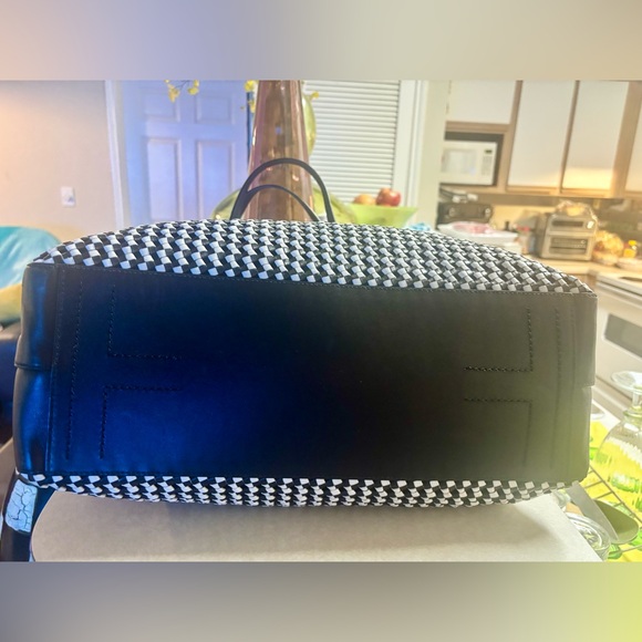 Tory Burch Erica Large Tote Purse Bag - Picture 6 of 9